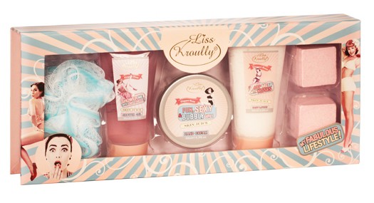 Подарочный набор для ванны. Набор для ванны подарочный для девушки. Подарки косметика для женщин. Подарочный набор для ванной девушке. Наборы для ванны в подарок.